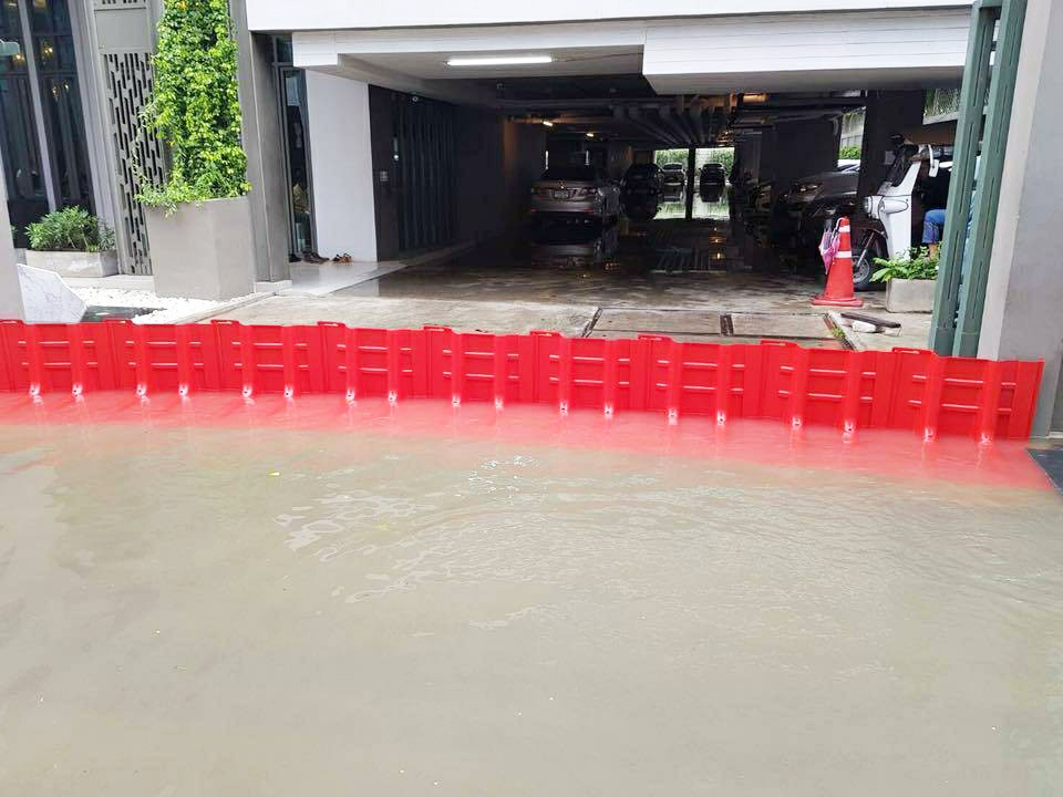 กำแพงกั้นน้ำท่วม